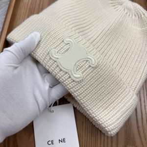 Designer gorro ventilar chapéu de malha bordado quente clássico tendência outono inverno elegância versátil temperamento casual moda presente