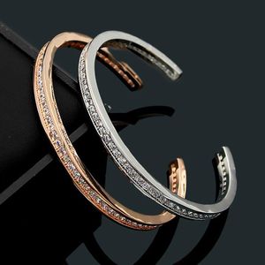 Europa America Fashion Style Lady Donna Acciaio al titanio inciso B Lettera Singlle Row Bracciale aperto con diamanti 2 Color329W