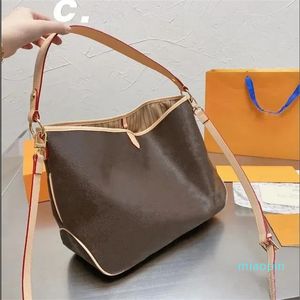 2023-Fashion Classic Designers Leather Bags Women Stor shopping Tote med tagghandväskor Gracieful Shoulder Lady Hobo Crossbody