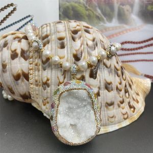 Pendant Necklaces 2023 White Crystal Teeth Tourmaline Decorated Small Pearl Necklace Noble Temperament Sweater Chain Jewelry