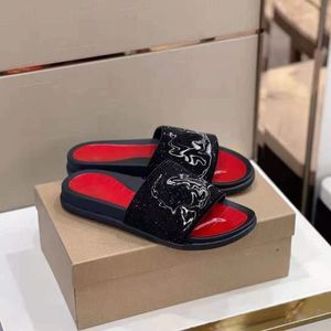 Designer tofflor Studs Rivet Suede Sandaler Mens Printed Slides Flat Shoes Summer Red Thick Sole Outdoor Laser Randal Sandal