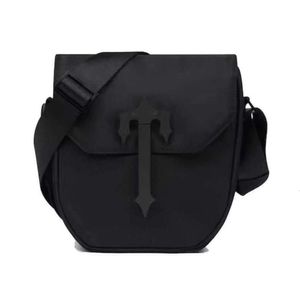 Axelväskor trapstar män crossbody väska lyxiga messager väskor designer mode nylon casual utomhus trendig axel svart handväska enkel trend 816ess