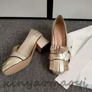 2023SS Classic Cowhide Designer Woman Shoes Sexy Bar Bankett Princess Wedding Lady Super Tjock High Heel Metal Buckle 100% läder Svartguld Hög klackar