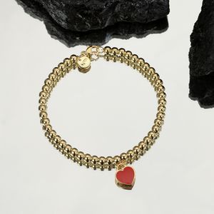 Braccialetti con ciondoli di design a cuore dolce placcato oro 18 carati marchio di lusso eleganti perline braccialetto con cuori rosa blu rossi gioielli di alta qualità