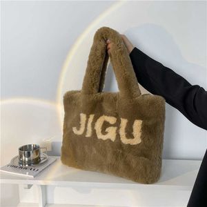 Jesienna zima Nowa wersja koreańska pluszowa torebka torebka na ramię Damska duża pojemność kolorowa moda Trend Bag 231015