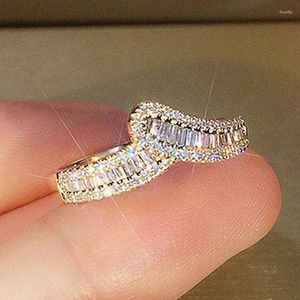 ウェディングリングCaoshi Chic Finger Ring Lady Engagement Cerenation華麗なジルコニアファッションデザインモダンスタイルのアクセサリーギフト