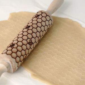 Rullande stiftkakor Arjmide 35x4,5 cm Bee Honeycomb Deep Engraved Wood Präglade kakor Rolling Pin for Baking 3D Mold 231018
