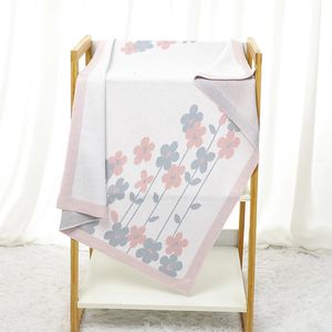 Filtar svängande baby filtar stickade rutiga spädbarnsflickor barnvagn varm swaddle mjukt sovande omslag född pojkar säng quilt mode blommor 90*70 cm 231017