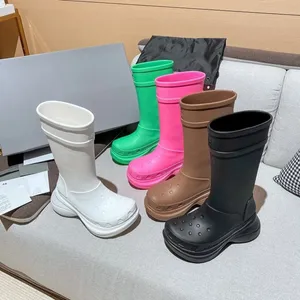 Kadın Tasarımcı Boot Yağmur Kauçuk Kış Botları Yağmur Çimleri Platform Ayak Bileği Slip-On Yarım Pembe Siyah Yeşil Fokalist Açık Boyut 35-43