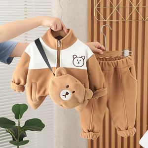 Conjuntos de roupas Conjunto de esportes de suéter de lã infantil meninos e meninas dos desenhos animados urso de pelúcia dinossauro conjunto de duas peças espessado e quente roupas infantis 231019