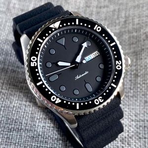 Wristwatches 41mm Watch For Men Swim Black Dial Sapphire Glass Japan NH36 Automatic Movement 200M Waterproof Date Indicator Rubber Strap