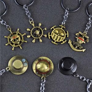 10st Lot Fashion Jewelry KeyChain One Piece Monkey D Luffy Straw Hat Rudder Skull Pendant Nyckelkedjor för fansfestgåva303k