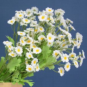 Hot Selling Artificial Chamomile Single Branch Silk Small Dasiy Flower Yellow White Chrysanthemum Dekorativ blommexamen Present Bord Bröllopsdekoration