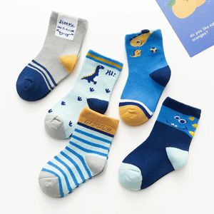 Kinder Socken 5 Pairslot Produkt Frühling Herbst Kinder Niedlichen Cartoon Baumwolle Weiche Midtube Baby Jungen Mädchen Artikel 231019