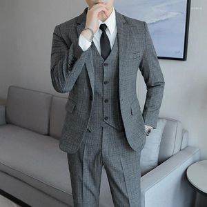 Abiti da uomo (giacca gilet pantaloni) Moda Gentiluomo Casual Cotone e lino Micro elastico Matrimonio Business Slim-fit Carriera Set 3 pezzi