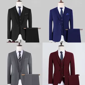 Mäns kostymer passar tre-delar smal professionell bröllopsklänning man affärsformell höst och vinter män