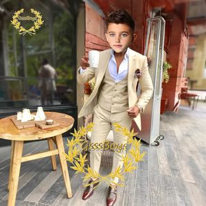 Passar pojkar passar bröllop tuxedo 3 bit beige jacka byxor väst barn anpassade blazer set smal fit outfit mode conuntos de blazer 231019