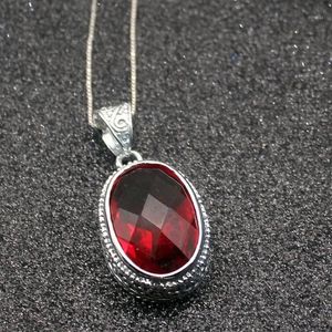 Kolye Kolyeleri Hermosa Şaşırtıcı Oval Parlak Kan Kırmızı Garnet Gümüş Renk Kadınlar için Charms Zincir Kolye 20 inç339W