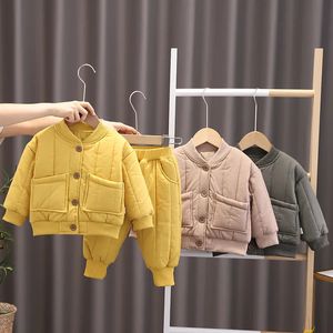 Kleidungssets Herbst- und Winter-Briefanzug für Kinder 0-5 Jahre alte Baby-Langarmhose zweiteilige Plüsch-warme Baumwoll-gepolsterte Jacke 231019