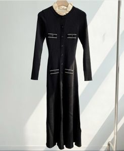 2023 herbst/Winter Neue San ro Lange Strickkleid frauen Kontrast Holz Ohr Rand Rundhals Klassische Kleine schwarze Kleid