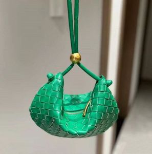 Virkade märkespåsar designer väskor vävd handväska handväska kvinna tote väska enskild axel liten handväskor pärla 8a kvalitet slätt
