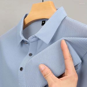 Polos masculinos de alta qualidade gelo seda escorregadio material manga curta camiseta legal sentimento verão casual solto topo marca tendência polo camisa