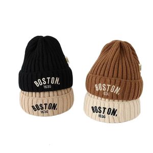 Berretti Cappelli Doit Cappello invernale per neonati Berretti per bambini BOSTON Lettere Bambino Berretto in maglia Cappelli all'uncinetto Caldi cappelli per ragazze con paraorecchie da 1 a 5 anni 231019