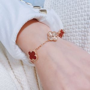 four leaf clover bangle Made of natural shells and natural agate Gold plated 18K designer for woman T0P Advanced Materials European size brand designer 016