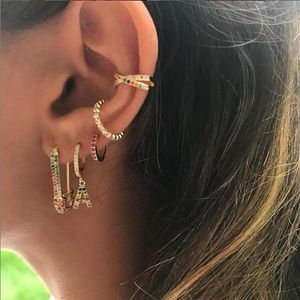Rainbow Fashion Women Hoop Earring Senaste nya Design Safety Pin Shape Ear Wire Gold Plated Trendy Gorgeous Women Jewelry3062