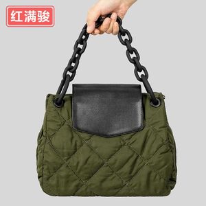 Ny Lingge Down Bag Women's Fashion Nylon Fabric Chain Handväska stor kapacitet Fordon Sydd tråd Enkel axel crossbody väska