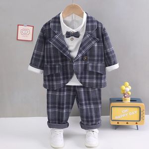 Conjuntos de roupas primavera e outono novo bebê sólido manga longa cavalheiro conjunto infantil duplo bolso carta casaco de três peças vestido formal 231019