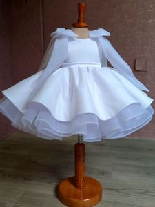 2023 Vit bollklänning Flower Girl Dresses Ball Gown Satin Short Tutu Vintage Little Girl Peageant Dress Gowns ZJ418