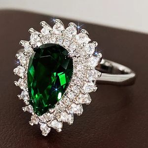 Solitaire Ring CAOSHI Luxury Women's Finger Rings for Party Bright Green Pear-shaped Crystal Lady Vintage Style Accessories Gorgeous Gift 231018