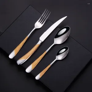 Set di stoviglie Coltello da bistecca e forchetta placcati in oro da 24 pezzi Cucchiaio occidentale in acciaio inossidabile 304 Set di quattro pezzi Stoviglie per la casa