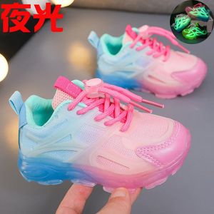 Platta skor Lysande barn Casual Sports Shoes For Girls Boys Sneakers Spring Autumn Breattable Mesh Gradient Kids Basketball Shoes 7-12y 231019