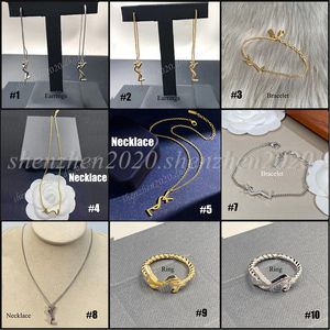 Com caixa de presente moda clássica de colar de pingente feminino Brincos de pulseira anel de best-sellers