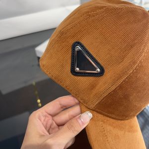 2023 Novo designer de luxo inverno masculino e feminino moda p-letter design chapéu de malha outono chapéu de lã geométrico neutro quente crânio chapéu presente de natal