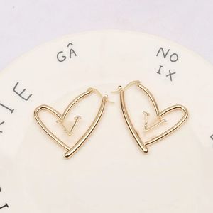 Fashion Heart Stud Earrings Designer For Women Hoop Earrings Stud Letter Earrings Jewelry Valentine Day Gift Engagement Wedding Party Accessories