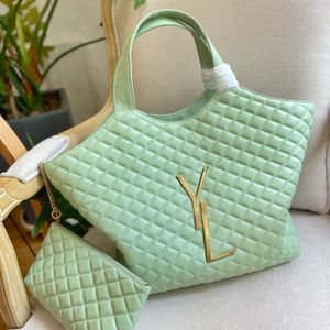 ICare maxi överdimensionerad shopping på väskesdesigner handväskor fäster mini plånbok quiltade lammskinn kvinnors resesatchel axelväska shoppare väskor svart 698651