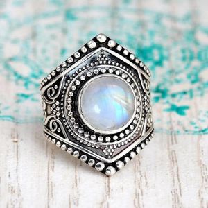 Cluster Rings Light Luxury Embossed Vintage Geometric Figure Women's Delicate Moonstone Anniversary Holiday Gift Banquet Jewelry