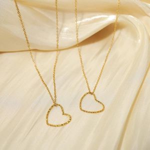 Colares de pingente ANEEBAYH simples aço inoxidável oco coração colar para mulheres de alta qualidade 18k jóias banhadas a ouro