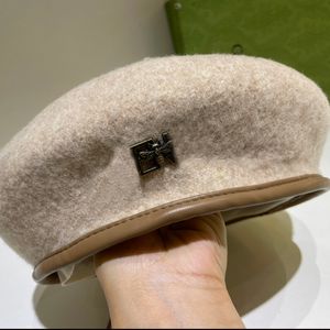 Klasyczne projektanci Kobiety Beret List Luksusowy kaszmirowy kapelusz beret cap lady ciepłe zimowe wiatrówek wakacyjne czapki czapki czapki czapkę 2310191PE-3