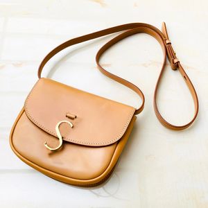 مغلف Sling Lou Womens القابض حقيبة مصممة فاخرة صليب حقائب الكتف الجسم حقائب اليد الكلاسيكية الجودة عالية الجودة الأكياس الصيفية اليدين