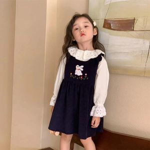 女の子のドレスベイビー秋の子供韓国服ホワイトTシャツトップ刺繍の袖なしベストネイビーブルードレス衣装