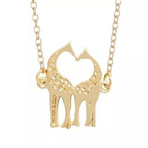 10PCS Nette Herz Liebevolle Giraffen Halskette Einfache schöne Twin Baby Deer Halskette Tier Schmuck für Paare2186