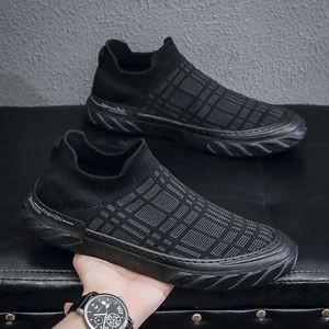 Klädskor män som går andas sneakers sommarmens casual slipon strumpor sneaker loafers zapatillas hombre 231019