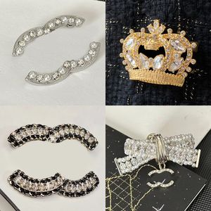 Classic Designer Brooches Pin Crown Shape Brooch for Women Brand Dress Pins Fashion Broochs Gold Plated Sier Mens Clothing Accessory