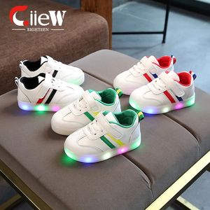 Platta skor glödande sneakers för flickor barn skor med lätta ledskor för baby flickor casual skor med lätt cocuk ayakkabi 231019