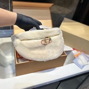 Marsupio da sci Borsa a tracolla in shearling di peluche da donna Borsa a tracolla da donna Borsa a mano Borsa a mano Fodera in tessuto in pelle color caramello Tasca esterna posteriore Hardware dorato