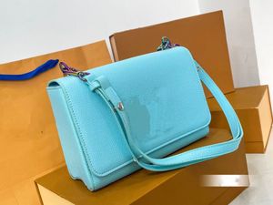 7aDesign moderno e luxuoso Bolsa feminina clássica com corrente de couro Bolsa com aba giratória com trava giratória pequena e prática casual versátil bolsa crossbody portátil